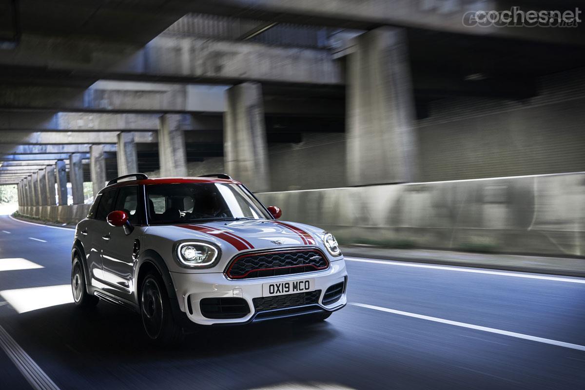 El Mini John Cooper Works Countryman acelera de 0 a 100 km/h en 5,1 segundos.