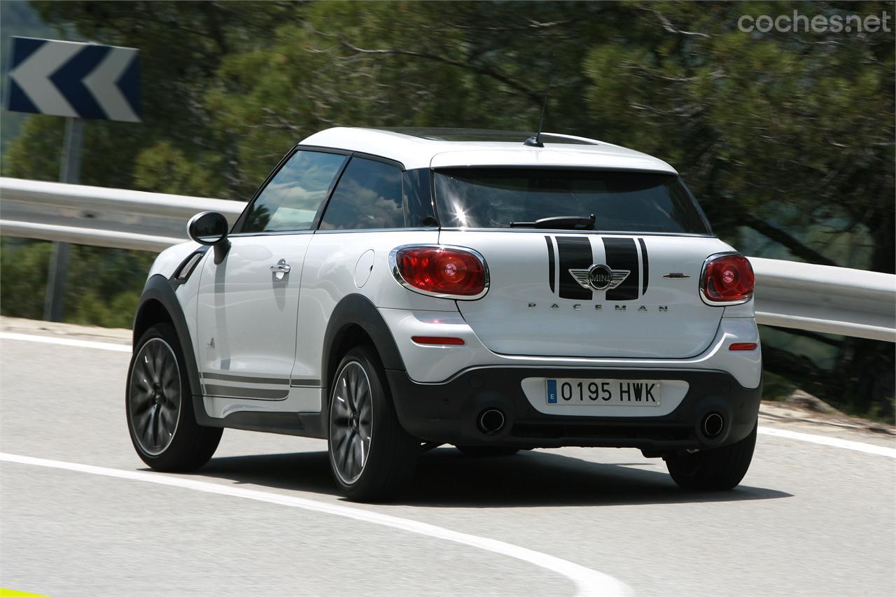 El Mini acusa una suspensión algo blanda pero también permite disfrutar mucho al volante.