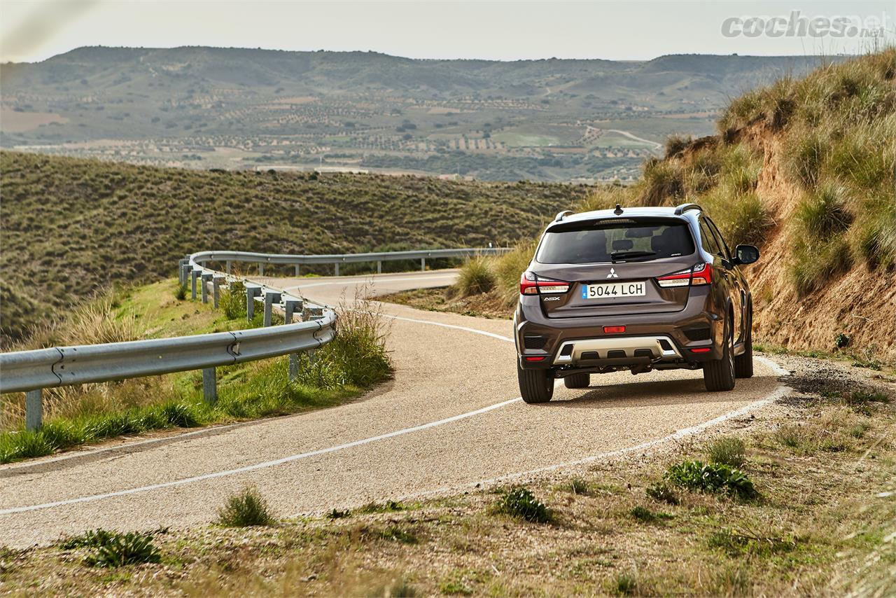 Este SUV rehuye cualquier aspiración deportiva y prefiere centrarse en circular de manera confortable.