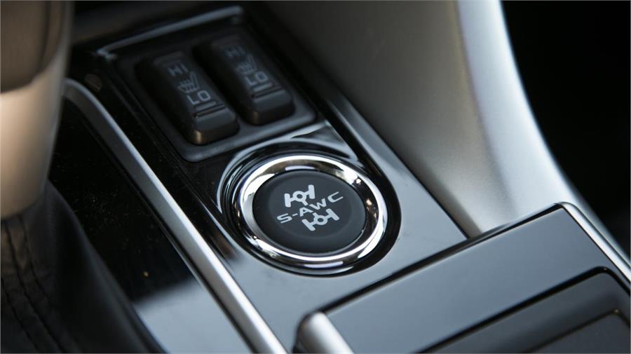 Mediante este botón en la consola central se activan los tres programas de ajuste del chasis para off-road. 