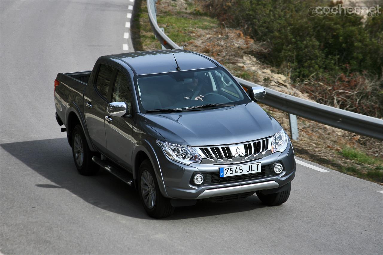 El Mitsubishi L200 es el mejor de los cinco cuando se trata de trazar curvas o hacer largos recorridos por carretera. 