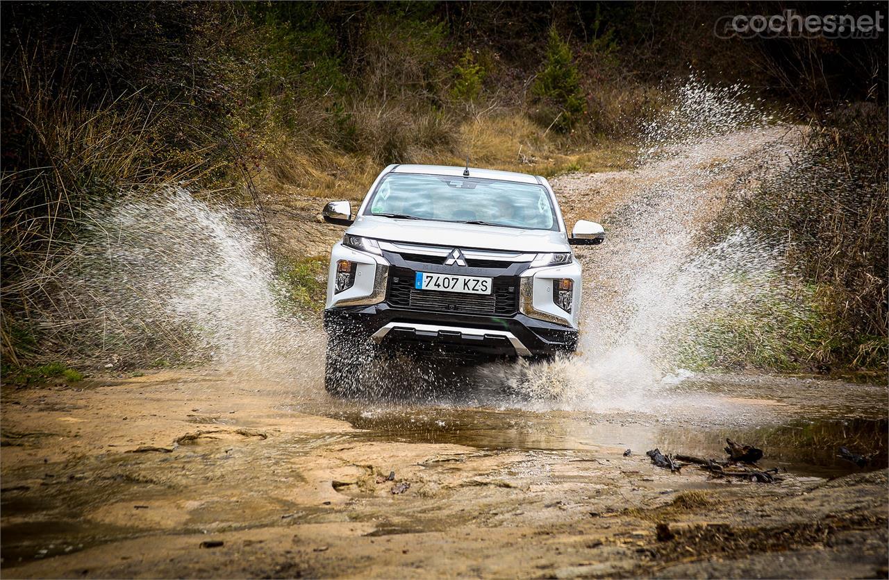 El Mitsubisi L200 es un buen pick-up para divertirse en el campo. 