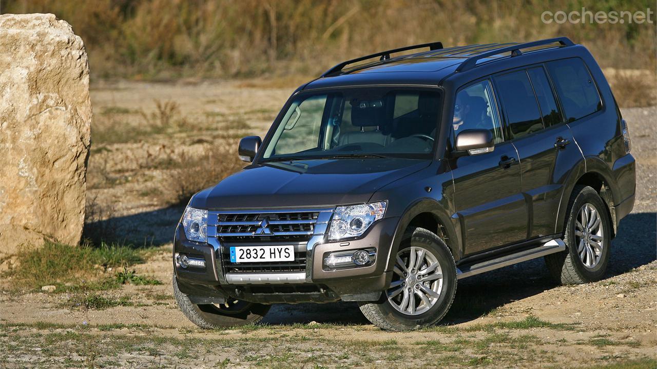 MITSUBISHI Montero - The new version presents a slightly redesigned front, with LED daytime running lights as the main new element.
