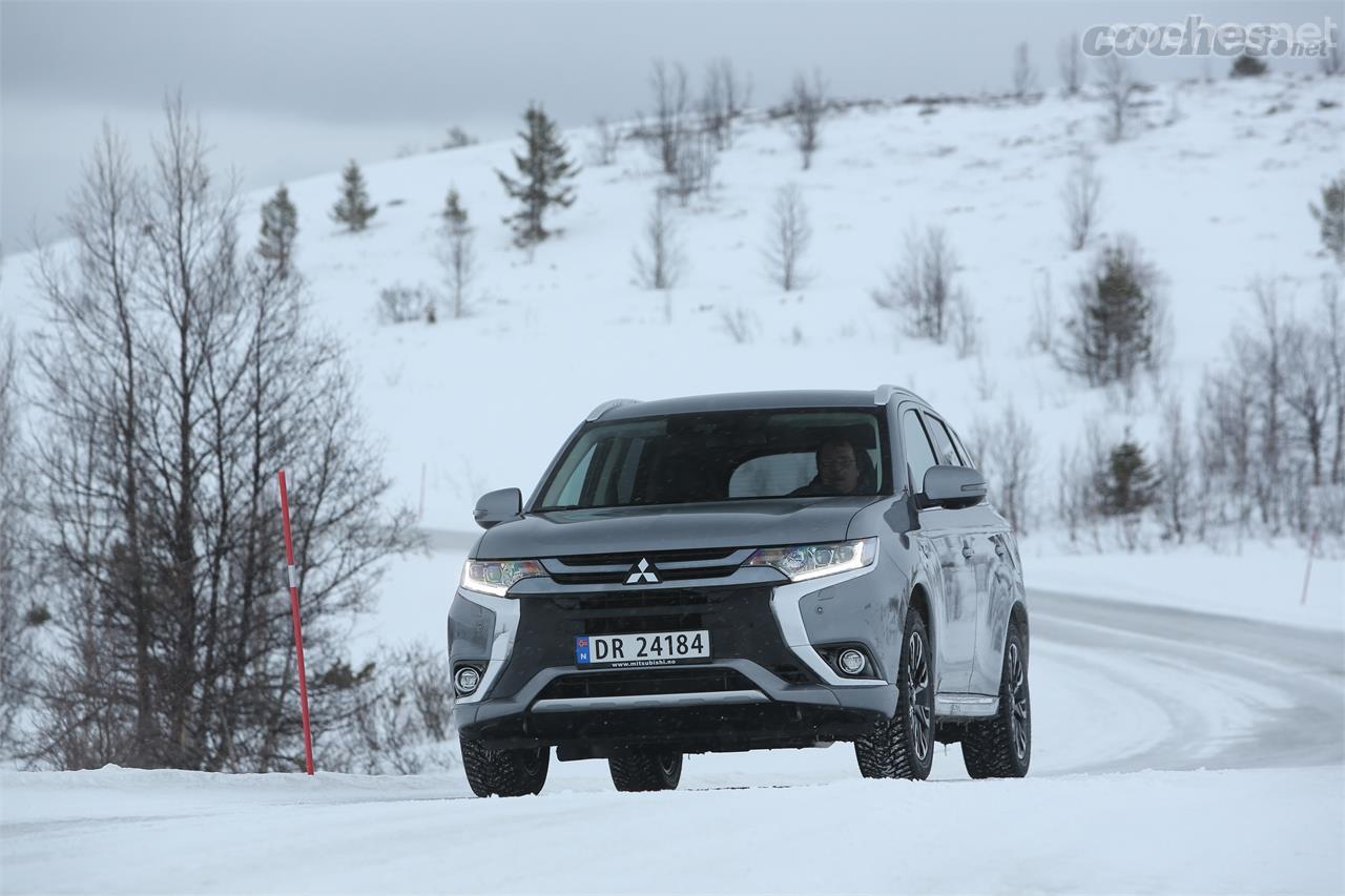 El Mitsubishi Outlander PHEV es el segundo vehículo más matriculado en Noruega. Satisface las necesidades de familias que necesitan un 4x4 para moverse por escenarios hostiles. 