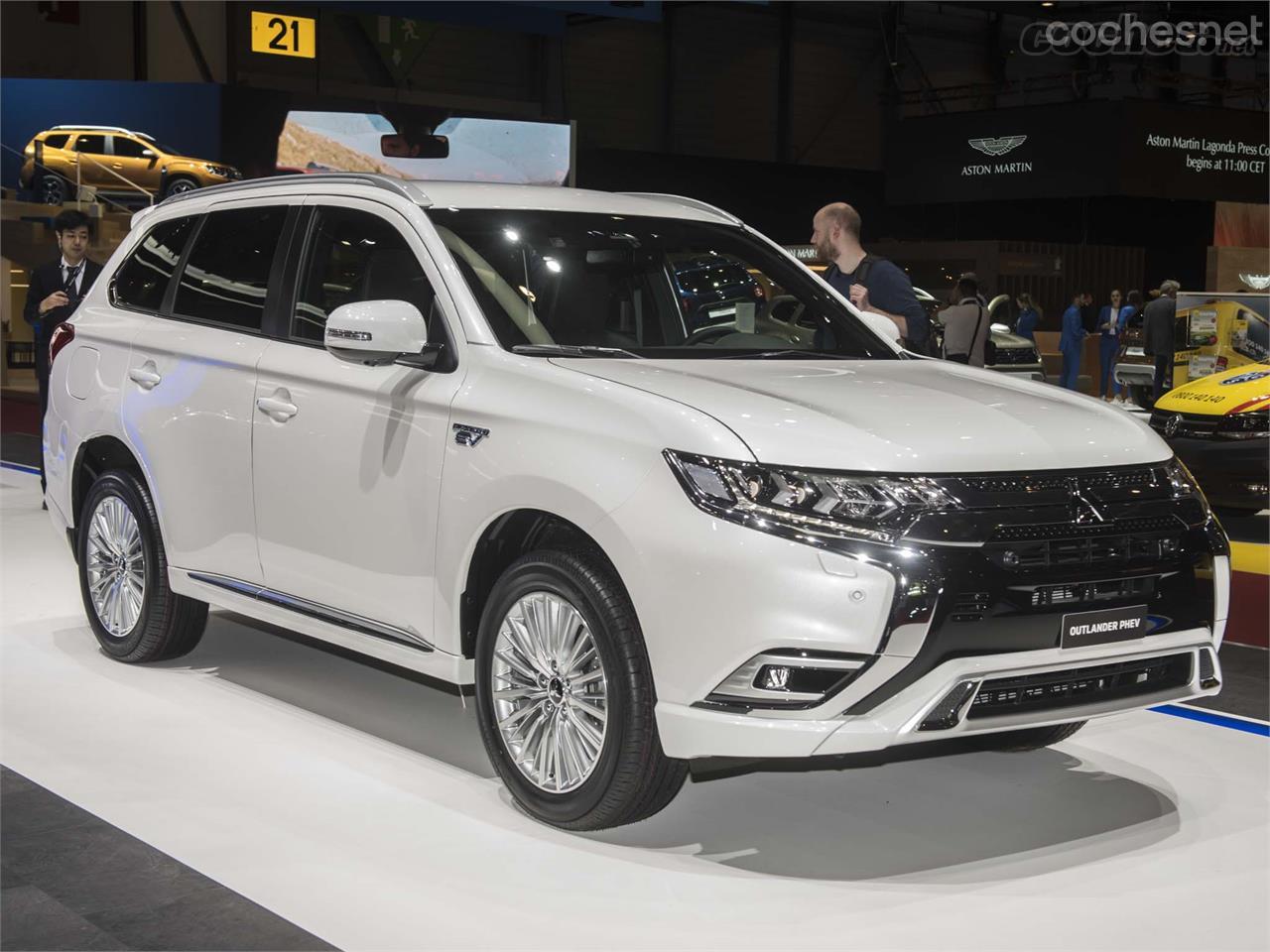 Mitsubishi muestra en el Salón del Automóvil de Ginebra la versión 2019 del Outlander PHEV.