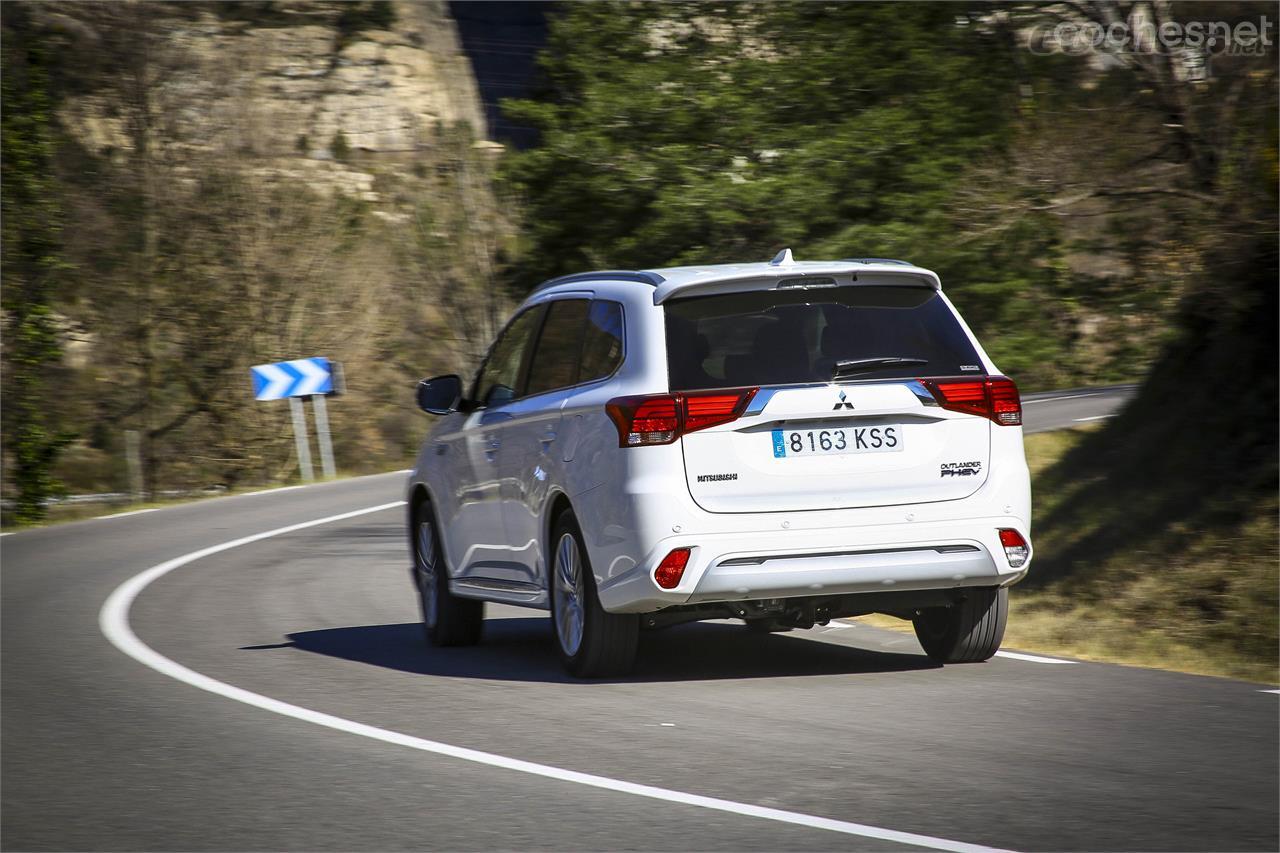 El Outlander PHEV es el único de los tres que obligatoriamente funciona con dos motores eléctricos, uno para cada eje. 