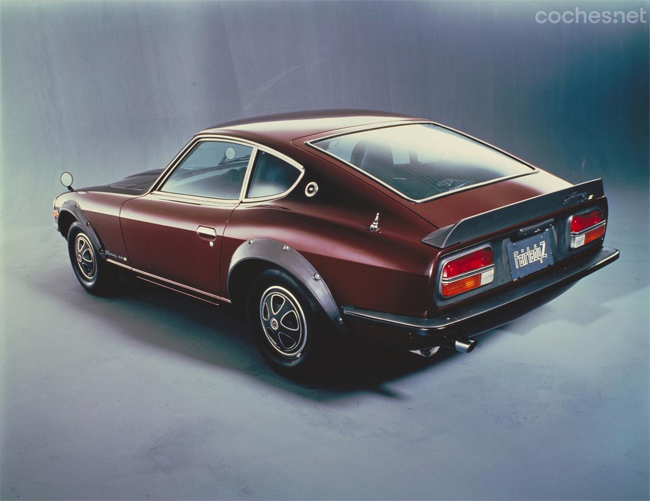 Uno de los colores más llamativos de esta serie es el marrón Deep Maroon que popularizó el Fairlady Z, también conocido como Datsun 240Z.