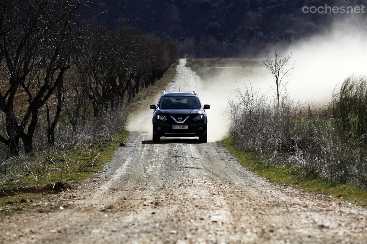 El X-Trail 4x4 se comportó a las mil maravillas en tierra. Hasta nos pudimos desmelenar un poco.