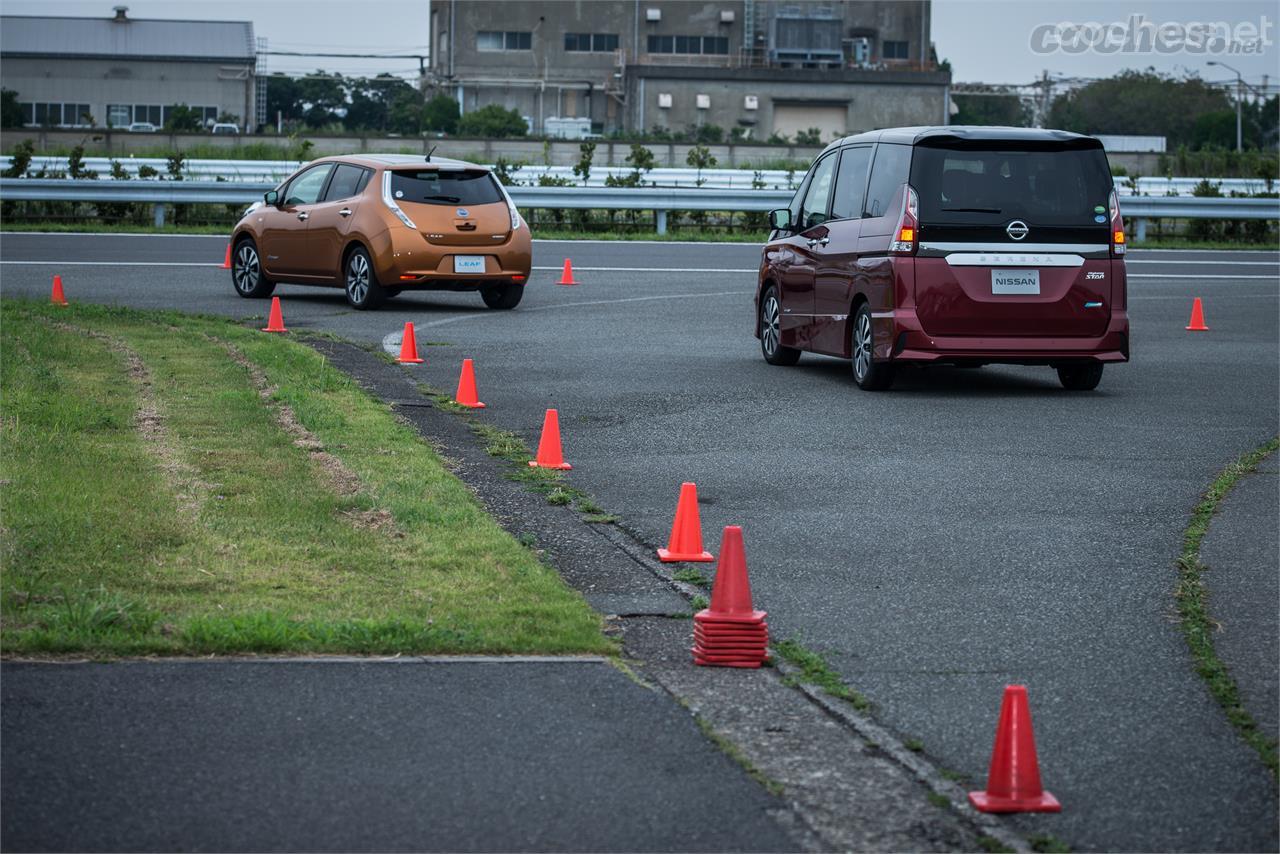 Probamos la efectividad del sistema circulando con el Serena por la pista de pruebas que Nissan posee en Oppama.