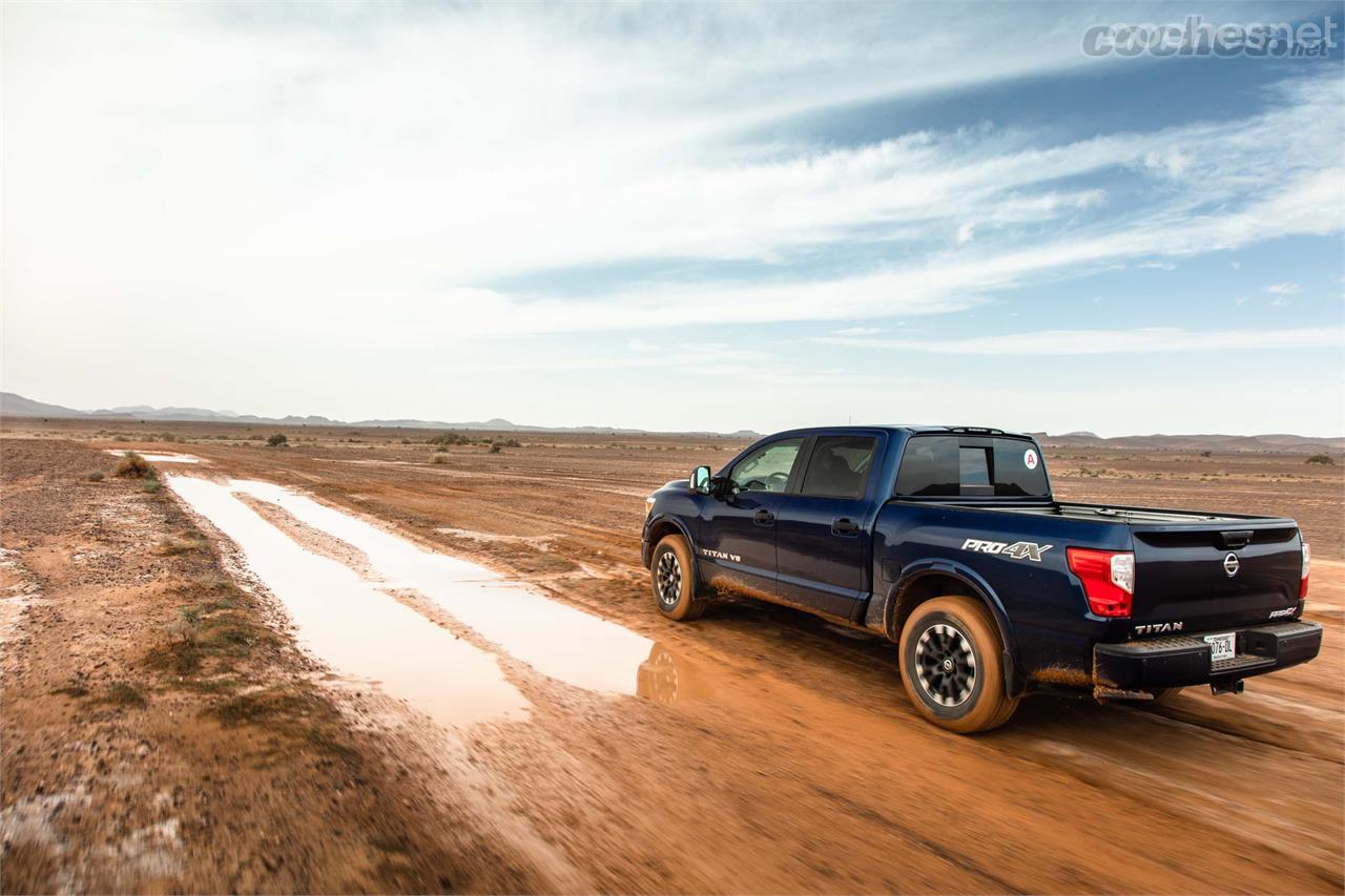 Amortiguadores Bilstein, neumáticos All-Terrain, protecciones de bajos de acero... Estas son algunas de las señas de identidad de esta pick-up yankee.