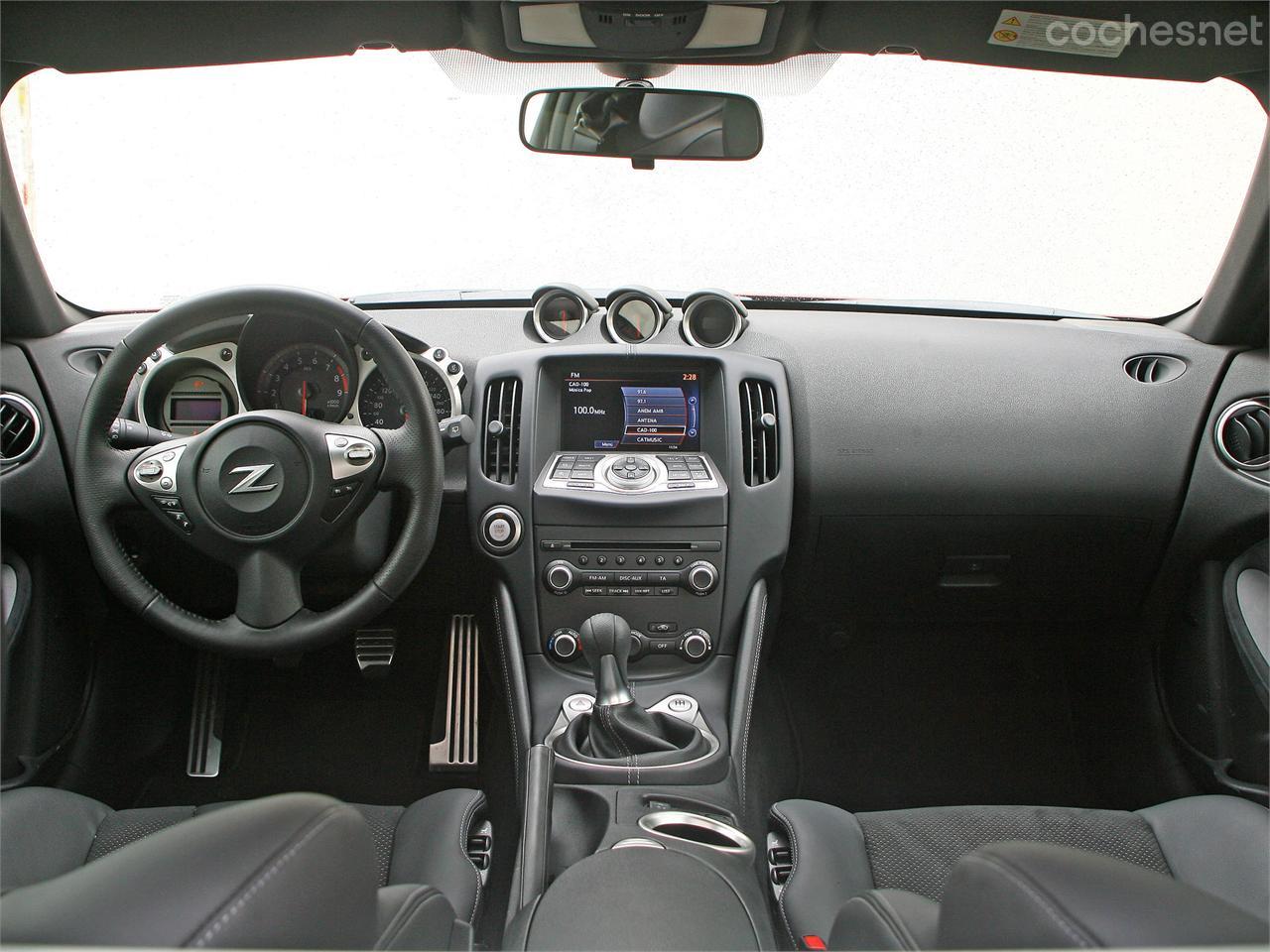 El interior del 370Z demuestra su carácter deportivo y buenos acabados.