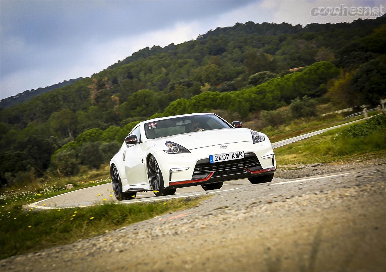 La dirección es casi la que de un Porsche, es perfecta para guiar el tren delantero con gran precisión.