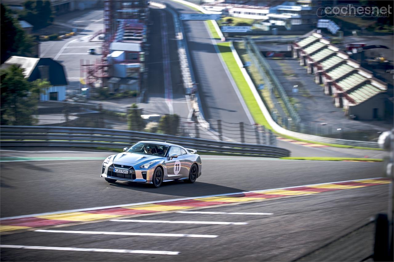 Hacer Eau Rouge y Raidillon a más de 200 km/h no es tarea fácil para un deportivo. Con el Nissan sí puede hacerse.