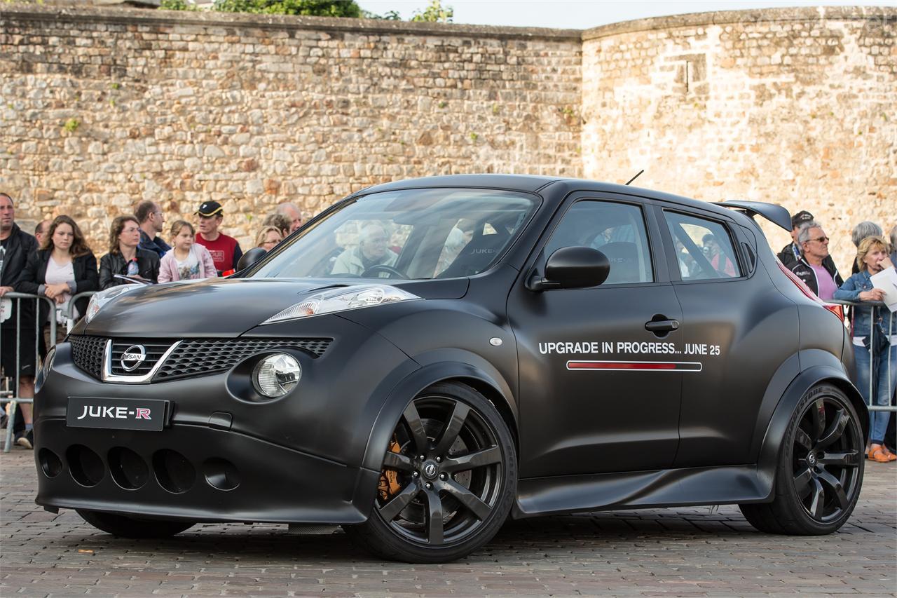 Los asistentes al Festival de Goodwood han podido ver los detalles de esta primera unidad del Nissan Juke-R 2.0, cuya estética es así de agresiva. Monta el motor del GT-R con 600 CV. 