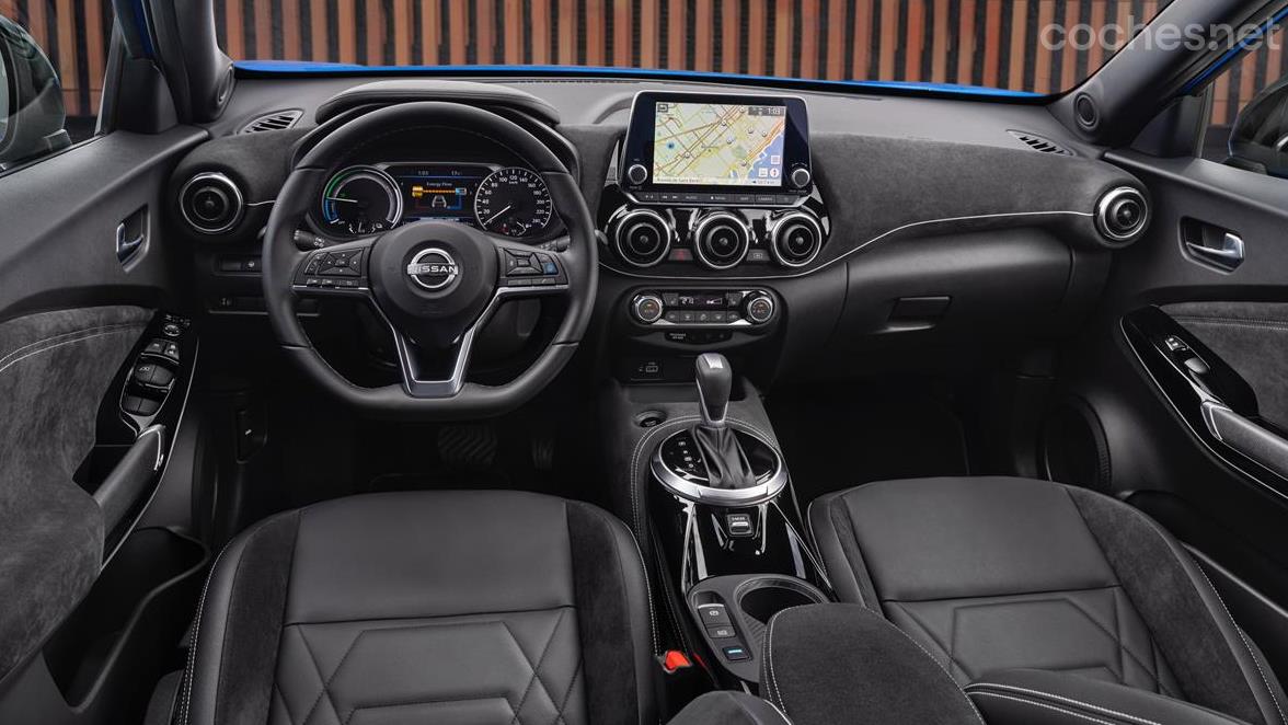 NISSAN JUKE - The specific instrumentation and the buttons to activate the electric mode and circulation with a single pedal distinguish the driving position of this hybrid variant.