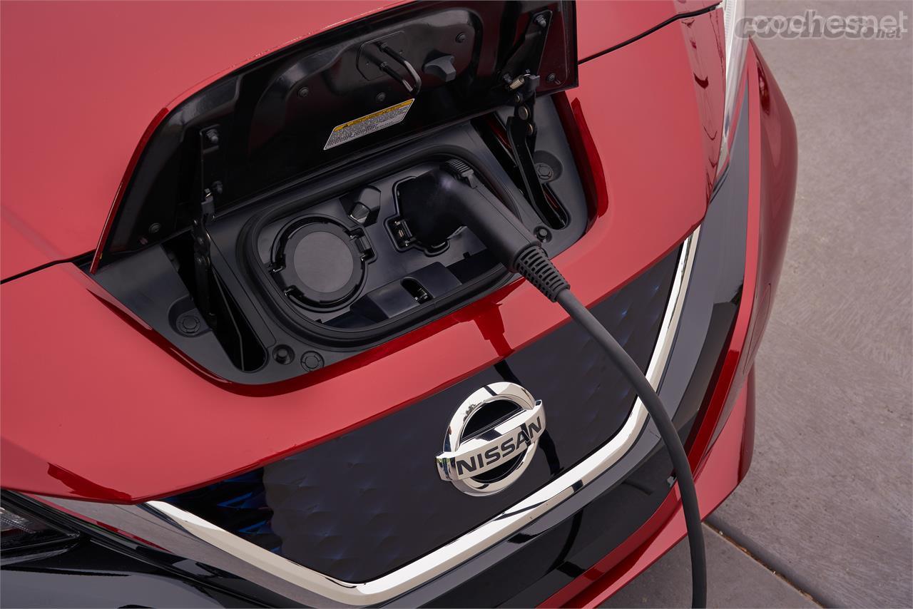 Recargar el nuevo Nissan Leaf implica entre 40 minutos y 16 horas dependiendo del sistema elegido.