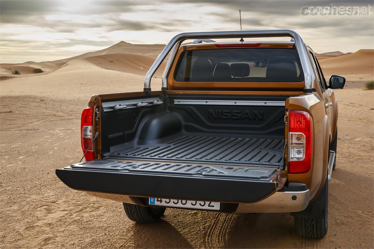 El Nissan Navara es el único Pick-up del mercado con eje trasero multilink, a base de muelles y amortiguadores en lugar de ballestas. Una solución que incrementa el confort. 