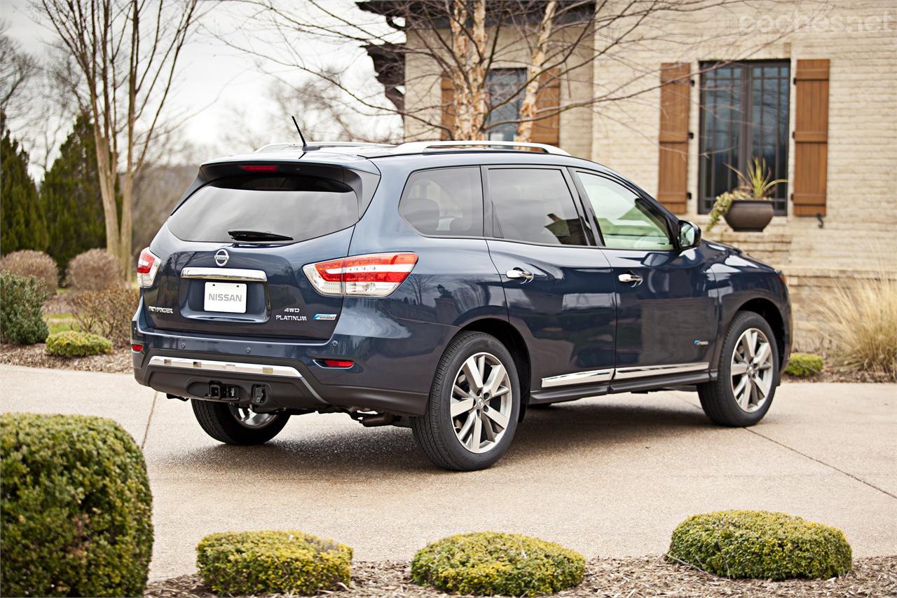 El Nissan Pathfinder de última generación tiene capacidad para 7 pasajeros, que gozan de un buen espacio interior. 