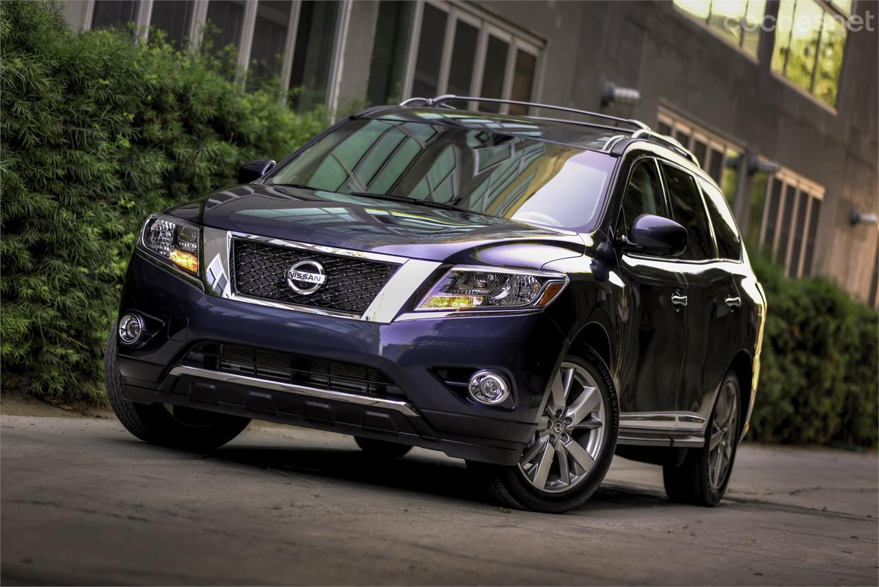 El Nissan Pathfinder para el mercado estadounidense es menos todoterreno y más turismo, un excelente coche para familias numerosas. 