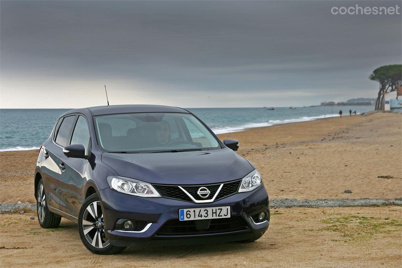 El Pulsar es un coche de diseño agradable. Durante la prueba no encontramos a nadie a quién le apasionara pero tampoco disgustó a nadie. (Fotos: Eloy García)