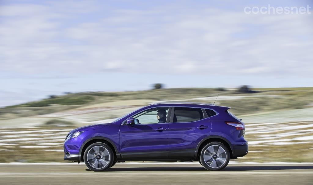 El coche es más bajo que su antecesor. La plataforma es nueva y hay dos tipos de suspensión trasera.