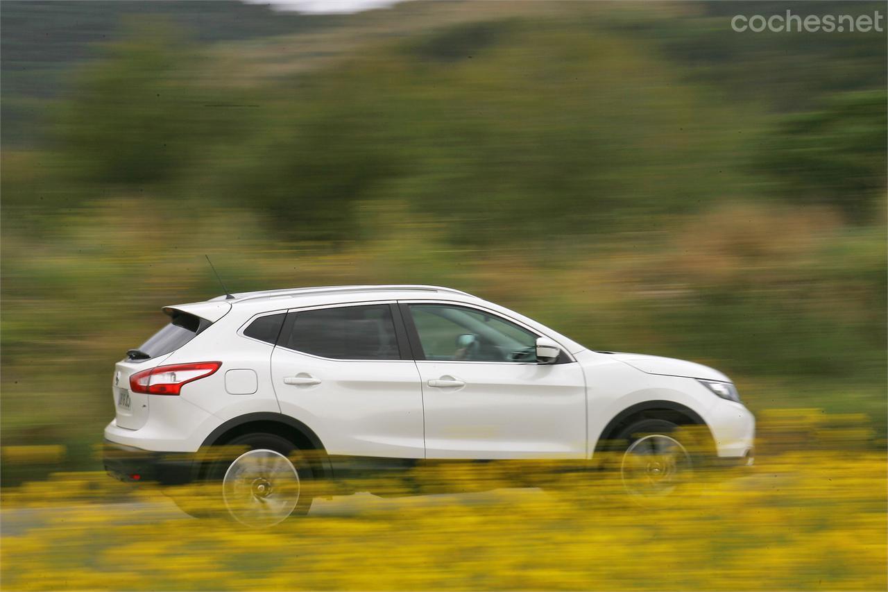 Dinámicamente el coche resulta interesante ya que el motor le proporciona mejores prestaciones que el diésel, con recuperaciones aceptables.