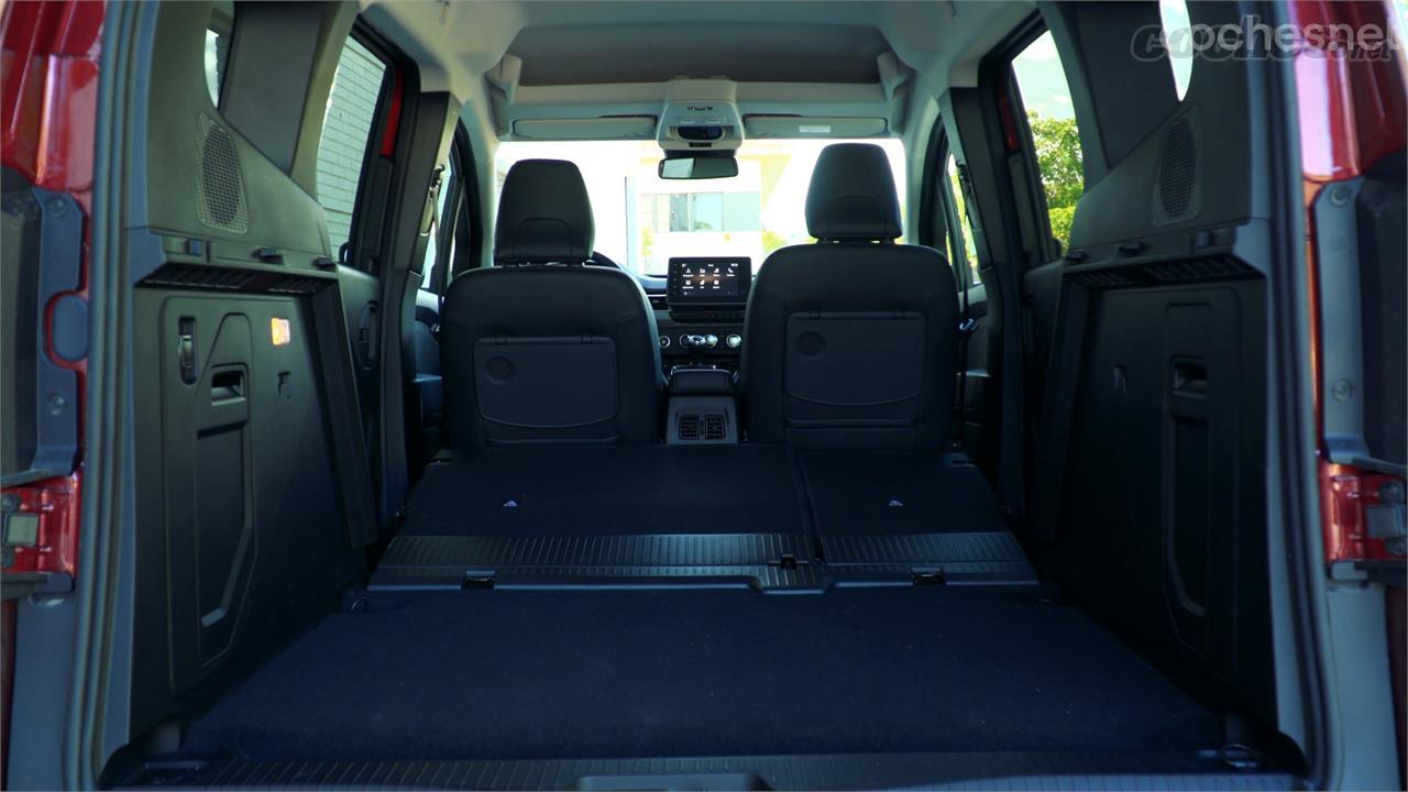 NISSAN Townstar - The trunk ranges from 775 liters in standard configuration to 2,800 with the seats folded.  There is absolutely everything there.