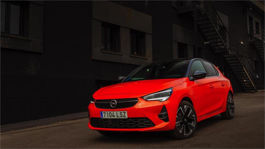 Opel ha mejorado la autonomía del Corsa-e hasta los 359 kilómetros.