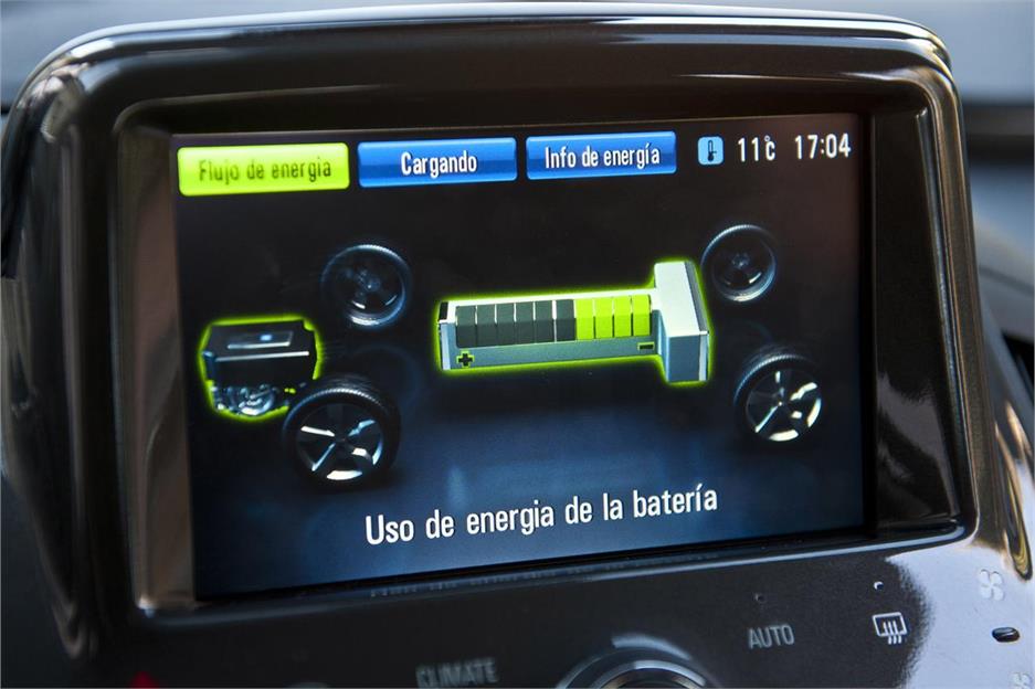 Resultado de imagen de opel ampera 2012 cargando