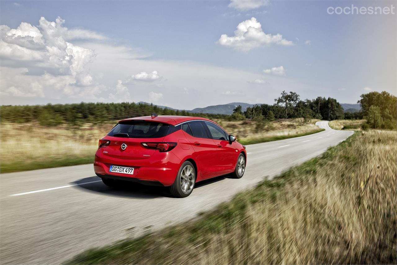 Opel refuerza su oferta en el segmento C con la nueva generación de su compacto de 5 puertas. Más tarde llegará la versión familiar.