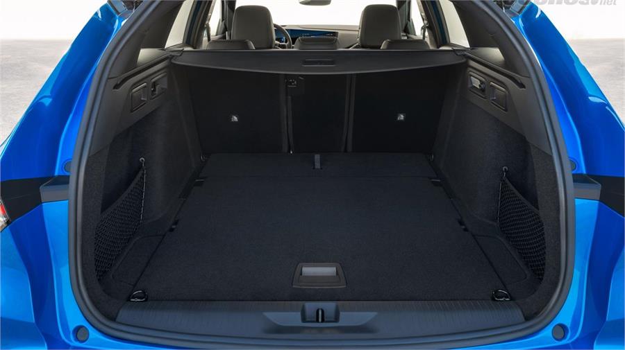 El maletero del Opel Astra Sportstourer tiene una capacidad de 597 litros tal como lo vemos en esta imagen.