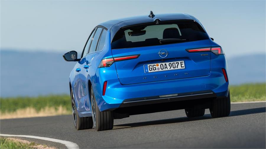 Tan confortable como eficaz, el Opel Astra Sportstourer tiene en su comportamiento dinámico una de sus virtudes.