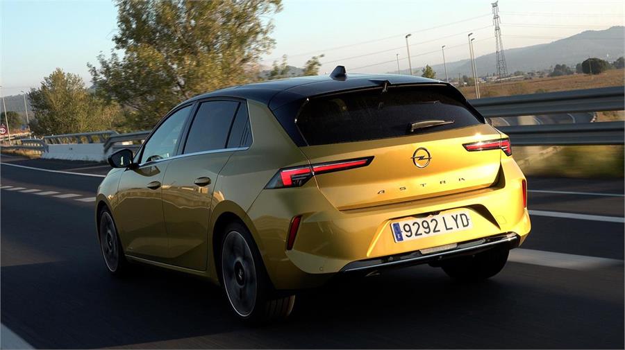 Los cambios estéticos en esta generación del Opel Astra son considerables. 