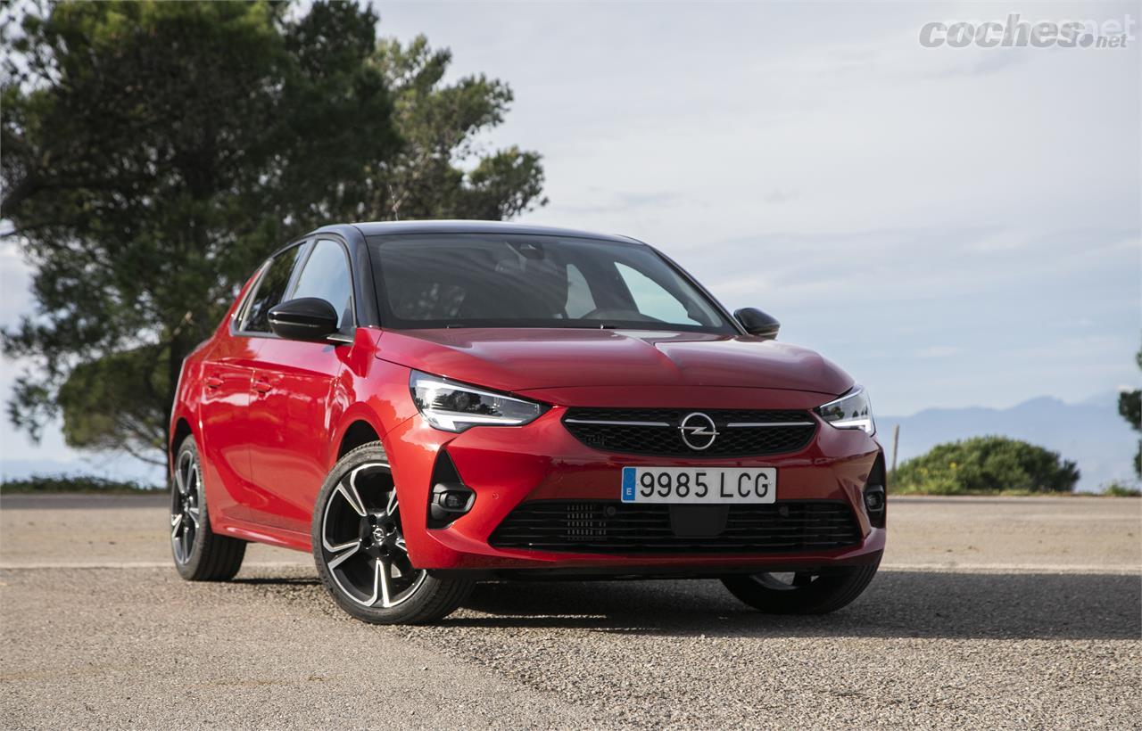 El Opel Corsa mantiene un aire de familia con otros modelos de la gama, como el Astra o el Grandland X. El techo bicolor es opcional pero se factura a coste cero en el GS Line.