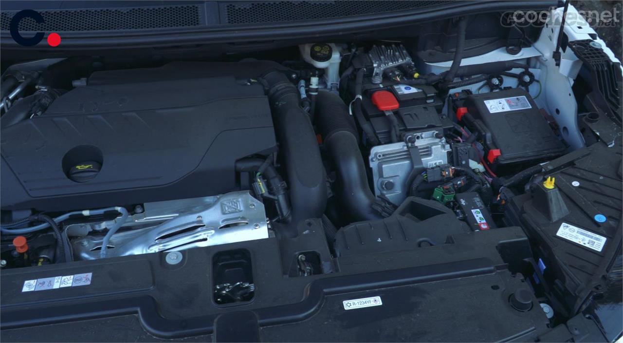 Este motor PHEV combina un 4 cilindros de gasolina y un motor eléctrico, para ofrecer 224 CV. 