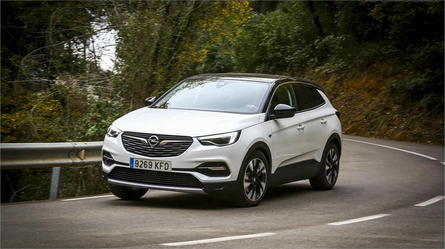 El Opel Grandland X potencia la presencia de Opel en el segmento SUV más demandado y lo hace con un vehículo muy equilibrado. 