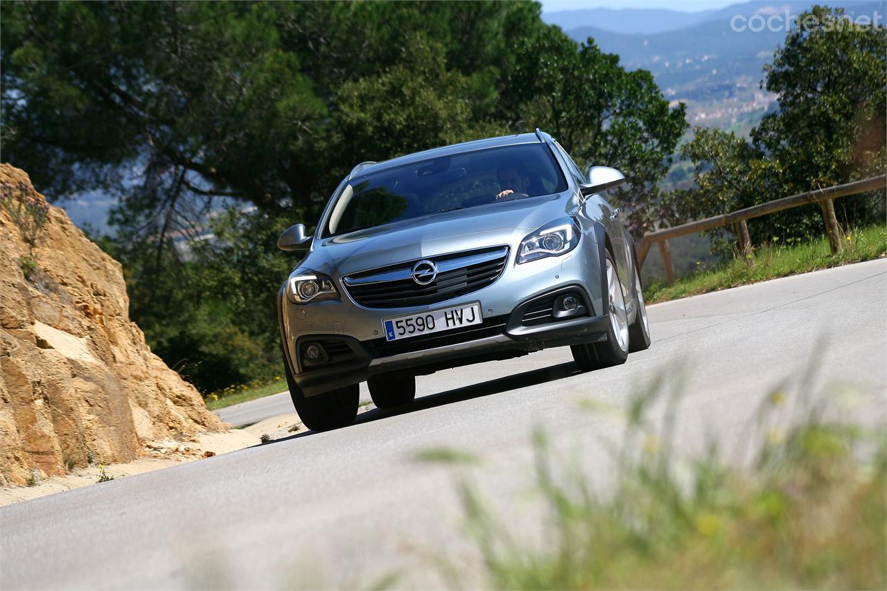 Al igual que el resto de la familia Insignia, el Country Tourer continúa siendo un coche muy confortable en asfalto.