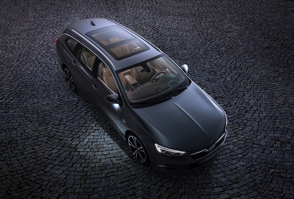El nuevo Opel Insignia se convierte en uno de los familiares de tamaño medio más grandes y mejor equipados. 