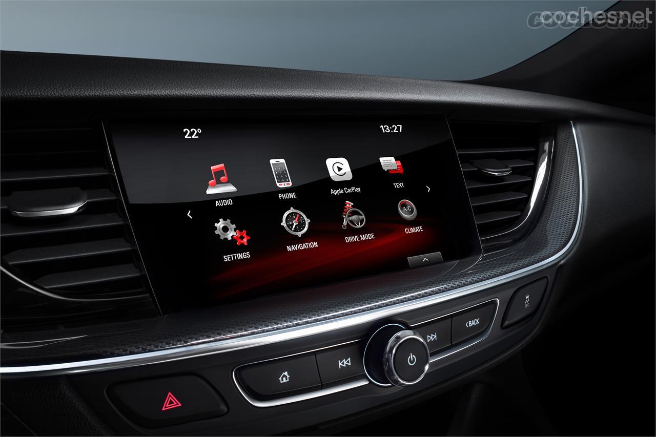 El GSi cuenta con el sistema Intellilink  actualizado con pantalla de 8 pulgadas y compatibilidad con Apple CarPlay y Android Auto.