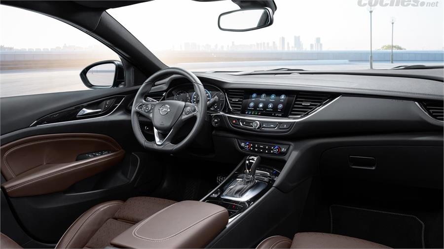La calidad de los interiores no cambia. La sensación de calidad percibida es elevada, y el Insignia sigue siendo un coche amplio y confortable. 