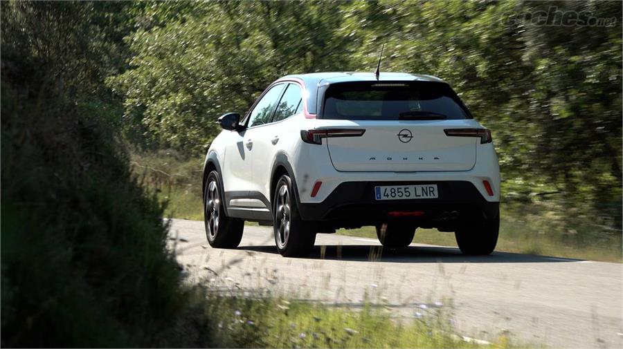 El Opel Mokka se defiende en carretera, donde se encuentra menos cómodo que su rivales y balancea y cabecea más.