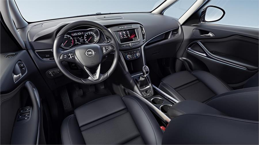 Opel ha dado unos retoques al salpicadero del Zafira, que mejoran su ergonomía. 