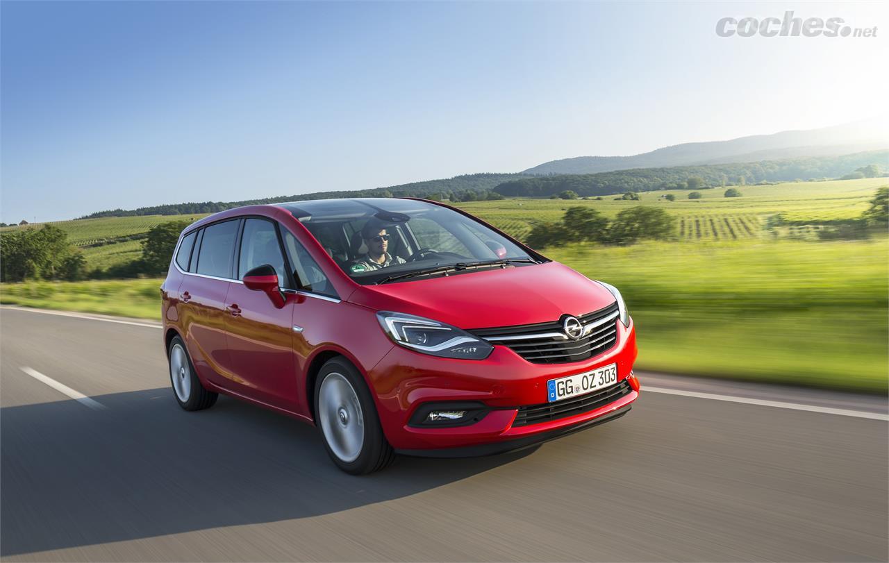 El frontal se alinea con el diseño del Opel Astra, y es el principal cambio en la estética del Zafira 2016.