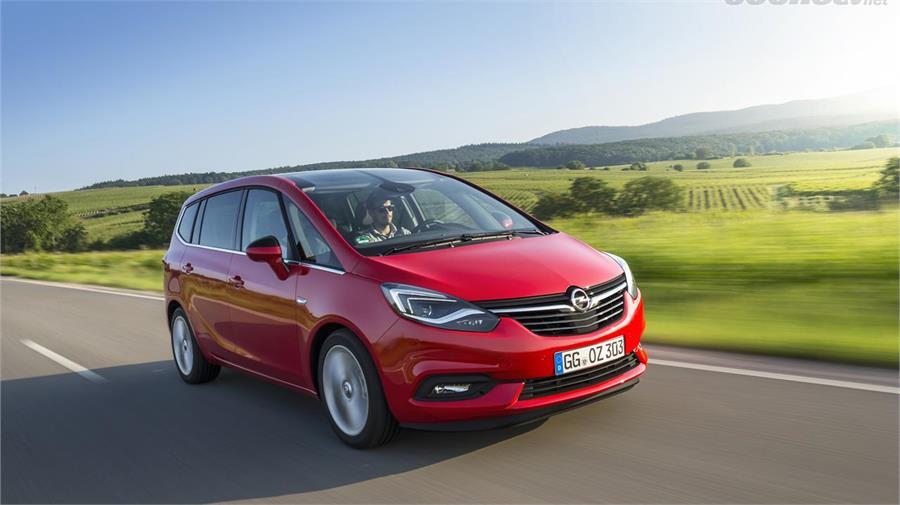 El frontal se alinea con el diseño del Opel Astra, y es el principal cambio en la estética del Zafira 2016.