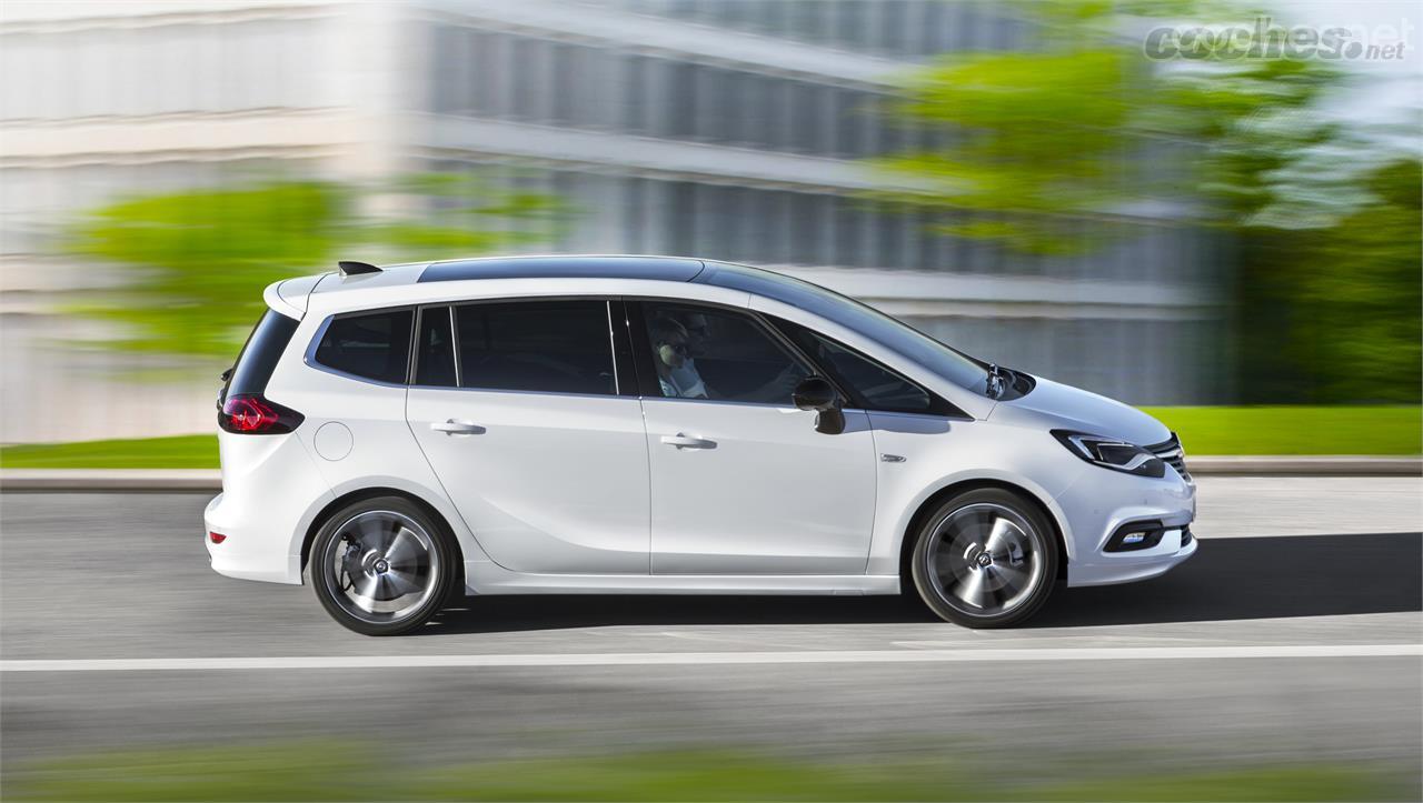 El Opel Zafira es un monovolumen bastante aerodinámico, gracias a la fuerte inclinación de su parabrisas. 