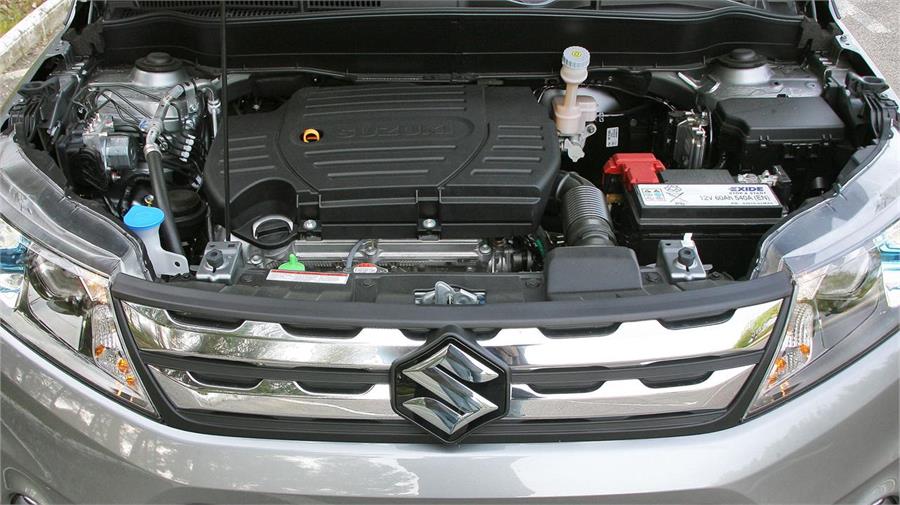 El motor de gasolina 1.6 VVT de 120 CV destaca por su suavidad de funcionamiento, aunque su empuje a bajas vueltas es mejorable. 