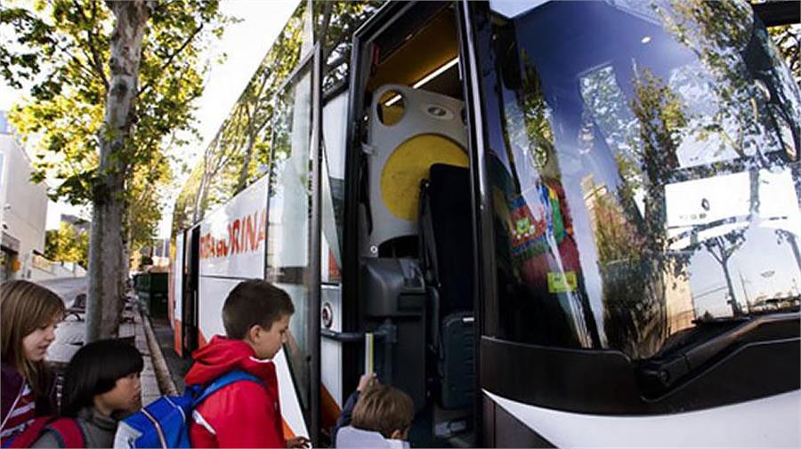 La DGT analiza el Transporte Escolar en España y los resultados son muy preocupantes 7 Merca2.es La falta de señalización y deficiencias en las puertas son un elemento preocupante