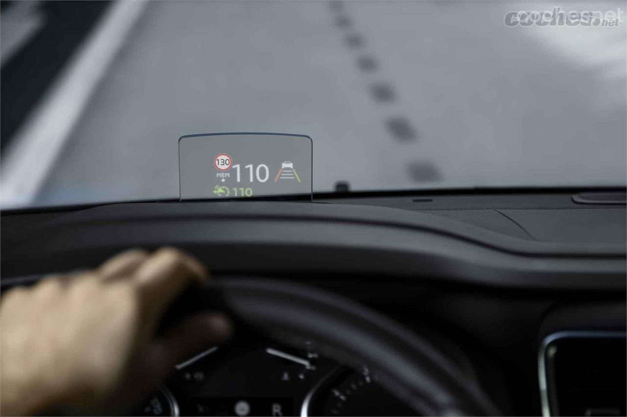 Head up display con reconocimiento de señales e indicación de la velocidad máxima 