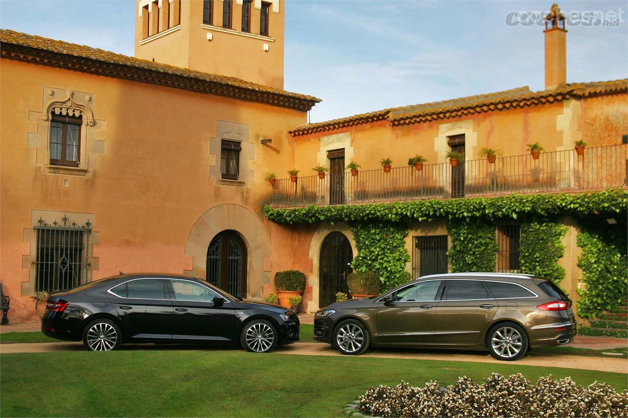 En el exterior el Vignale se distingue mucho más del resto de la gama Mondeo que el Laurin & Klement del Superb normal. Agradecimientos Masia Ca N'illa.