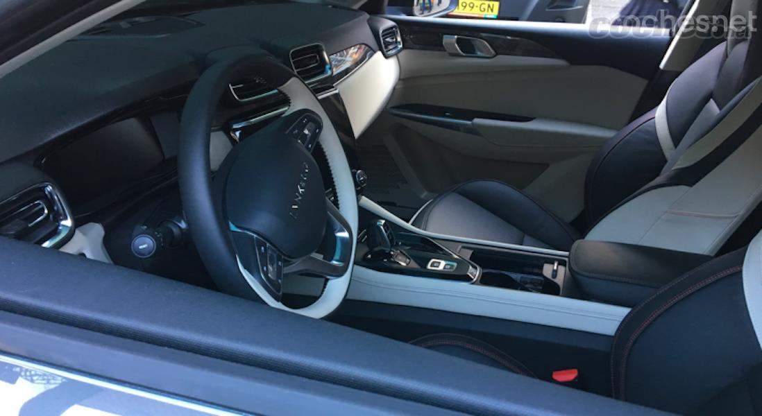 El interior del Lynk & Co. 02 tiene un buen aspecto. Se ha diseñado pensando en el cliente europeo.